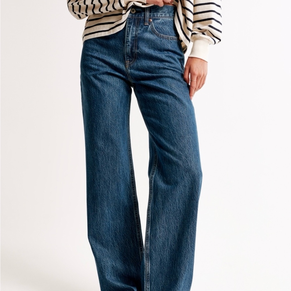 Abercrombie & Fitch High-Rise Loose Jeans